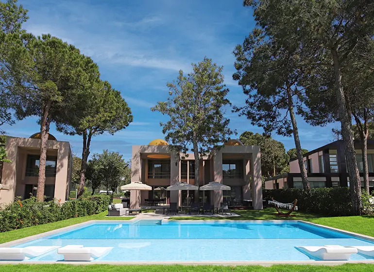 Queen & King Villa